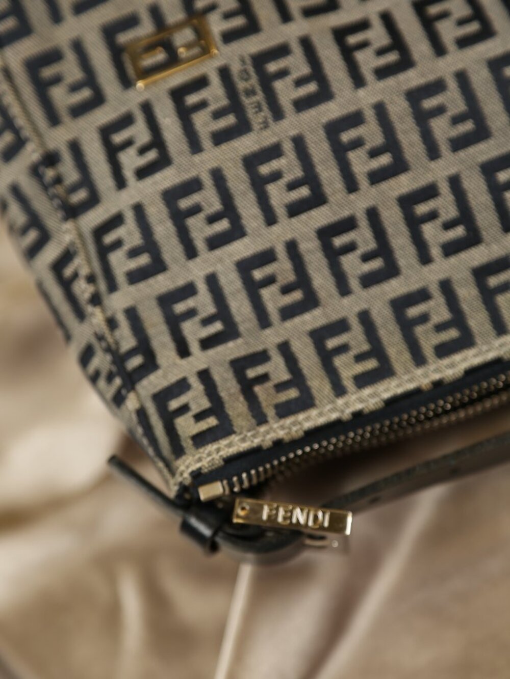 Rare FENDI Zucchino Pochette - Picture 9 of 13
